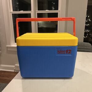 1988 VTG Igloo Legend 10 Cooler W/ Cup Holder Yellow Lid Blue Chest Red Handle